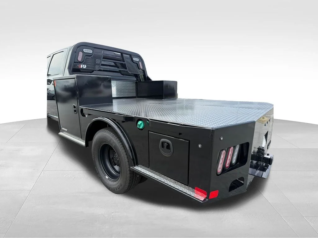 New 2026 Diamond Black Crystal Pearl-Coat Exterior Paint RAM Tradesman image 22