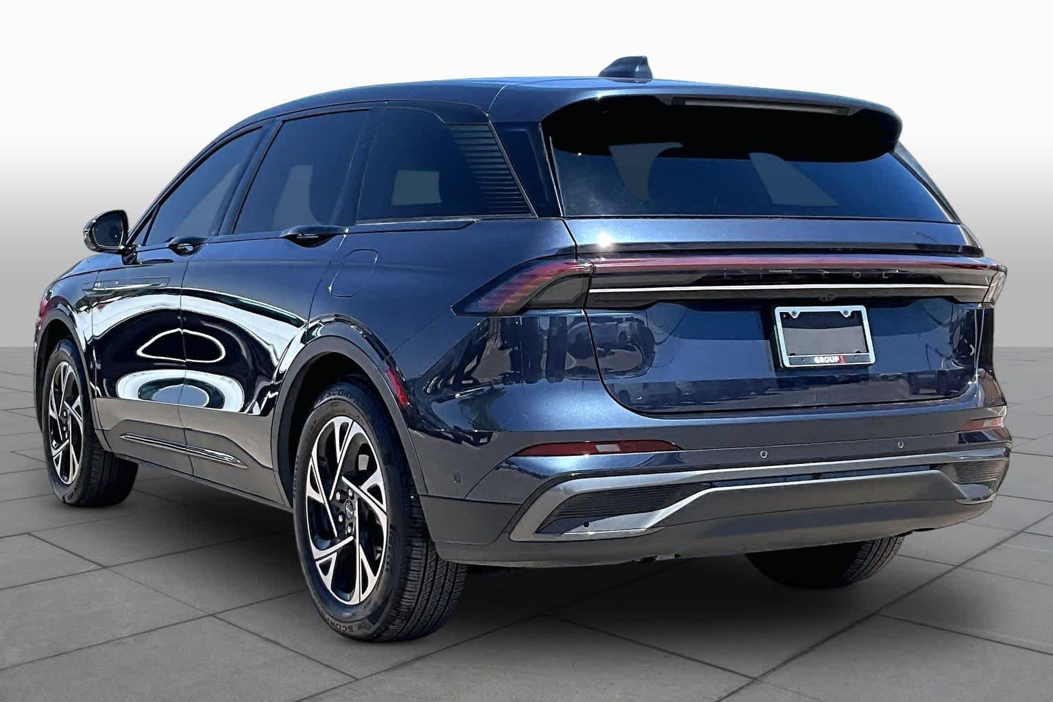 Used 2024 Blue Panther Lincoln Premiere image 11