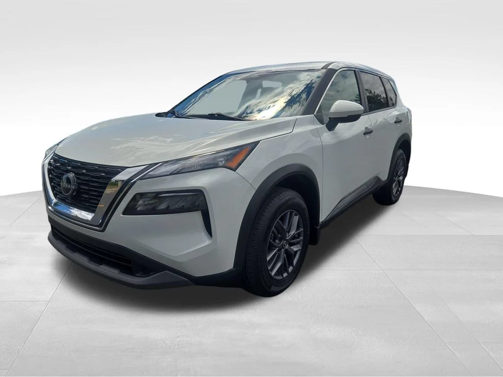 Used 2023 White Nissan S image 15