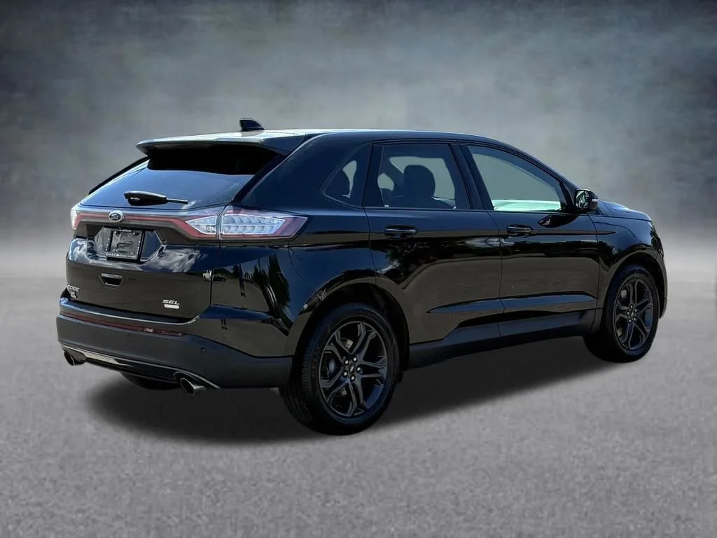 Used 2018 Shadow Black Ford SEL image 5
