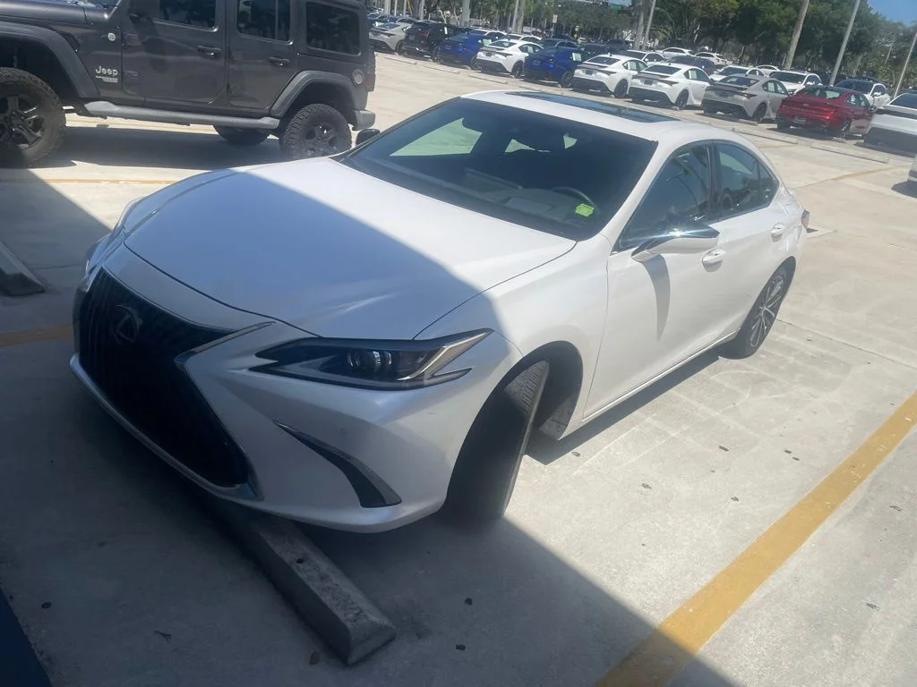 Used 2024 Eminent White Pearl Lexus 300h image 5