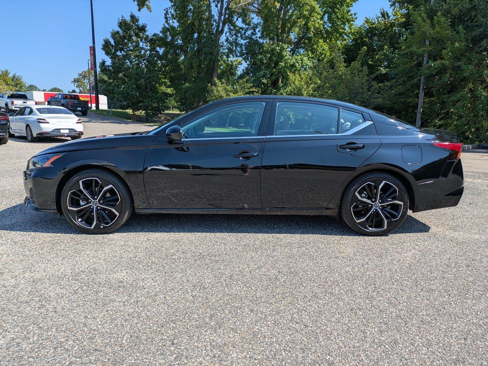 Used 2026 Super Black Nissan SR image 7