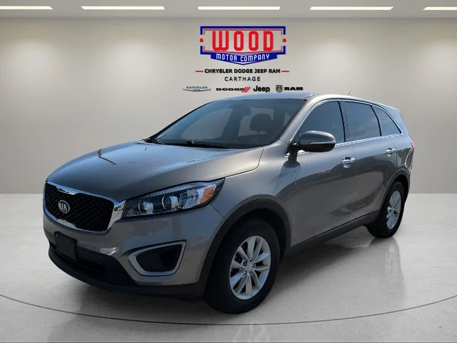 Used 2017 Titanium Silver Kia L image 7
