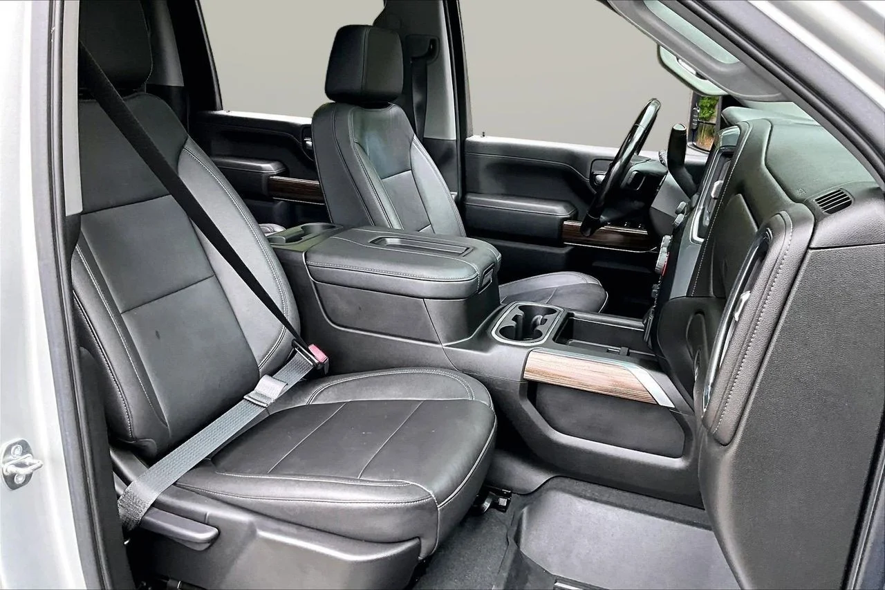 Used 2022 Silver Chevrolet LT image 23