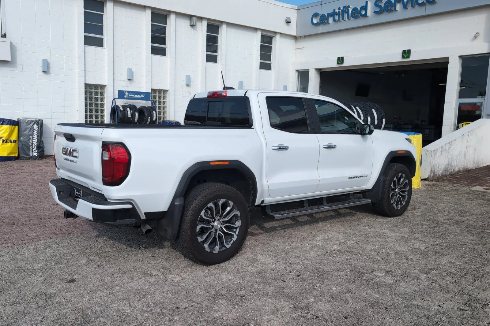 Used 2024 Summit White GMC Denali image 4