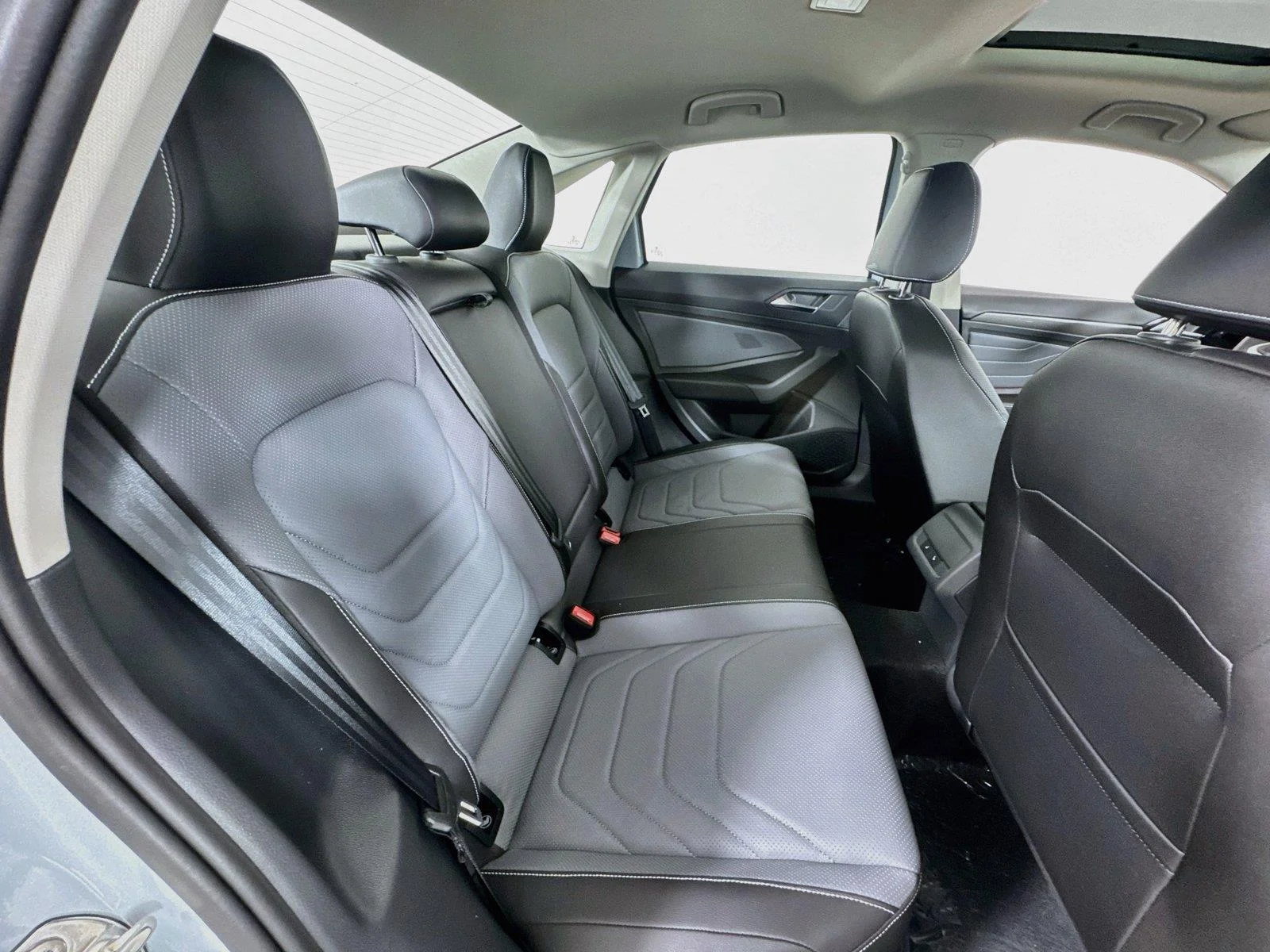 New 2027 GRAY Volkswagen SEL image 27