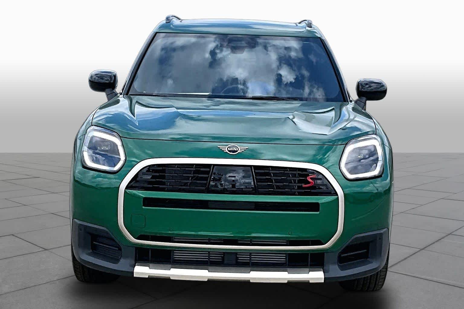 New 2026 British Racing Green IV Metallic MINI Signature Plus image 3