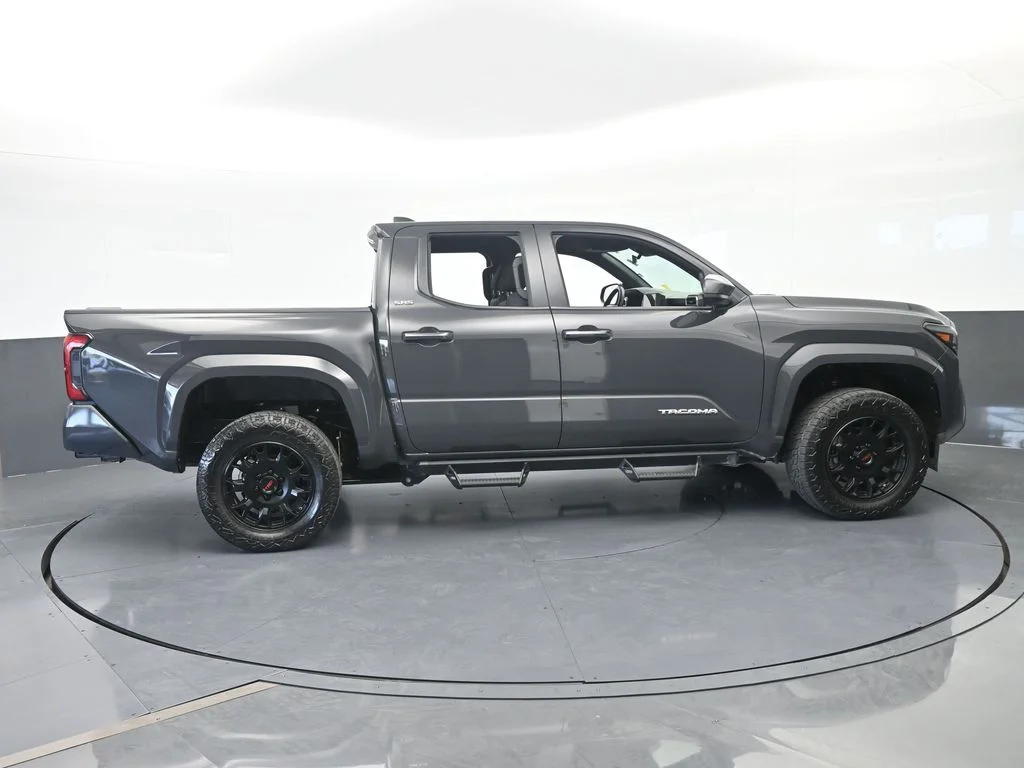 Used 2025 Underground Toyota SR5 image 7
