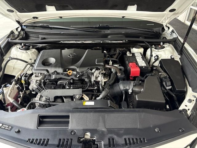 Used 2020 Pearl Toyota XLE image 34