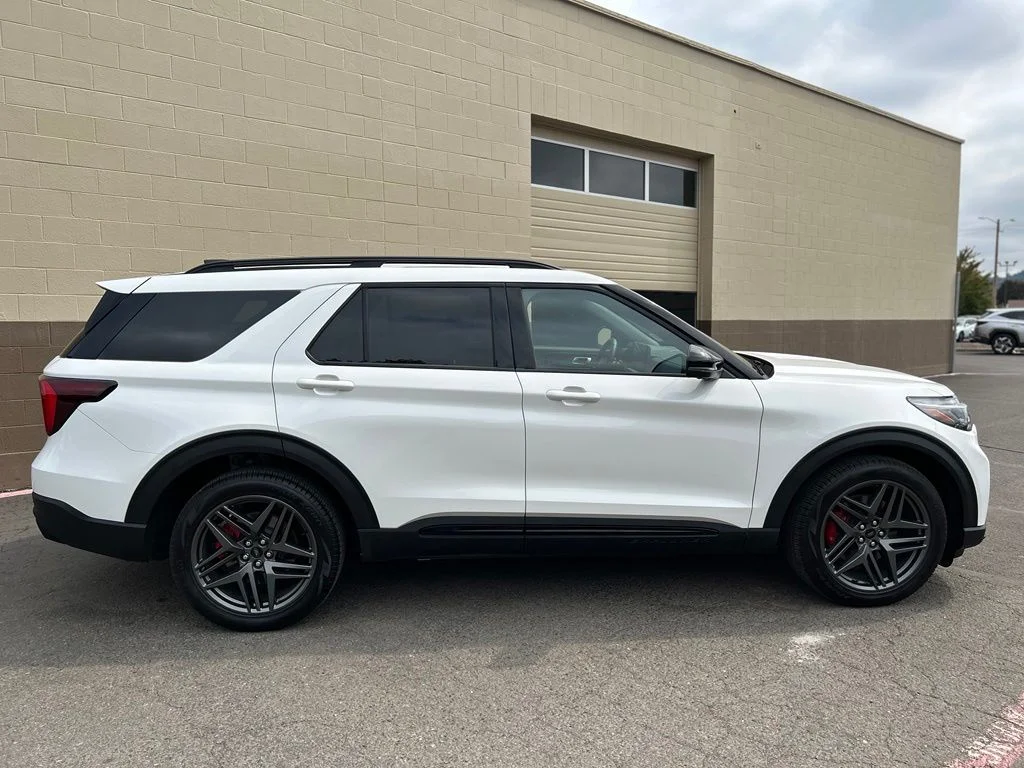 Used 2025 White Ford ST image 3