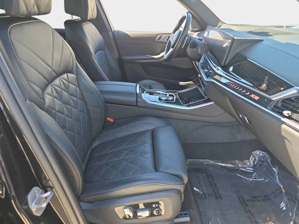 Used 2025 Black BMW sDrive40i image 12