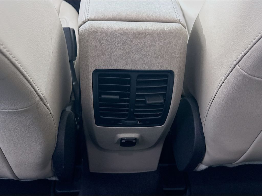 Used 2019 Oxford White Ford SEL image 24