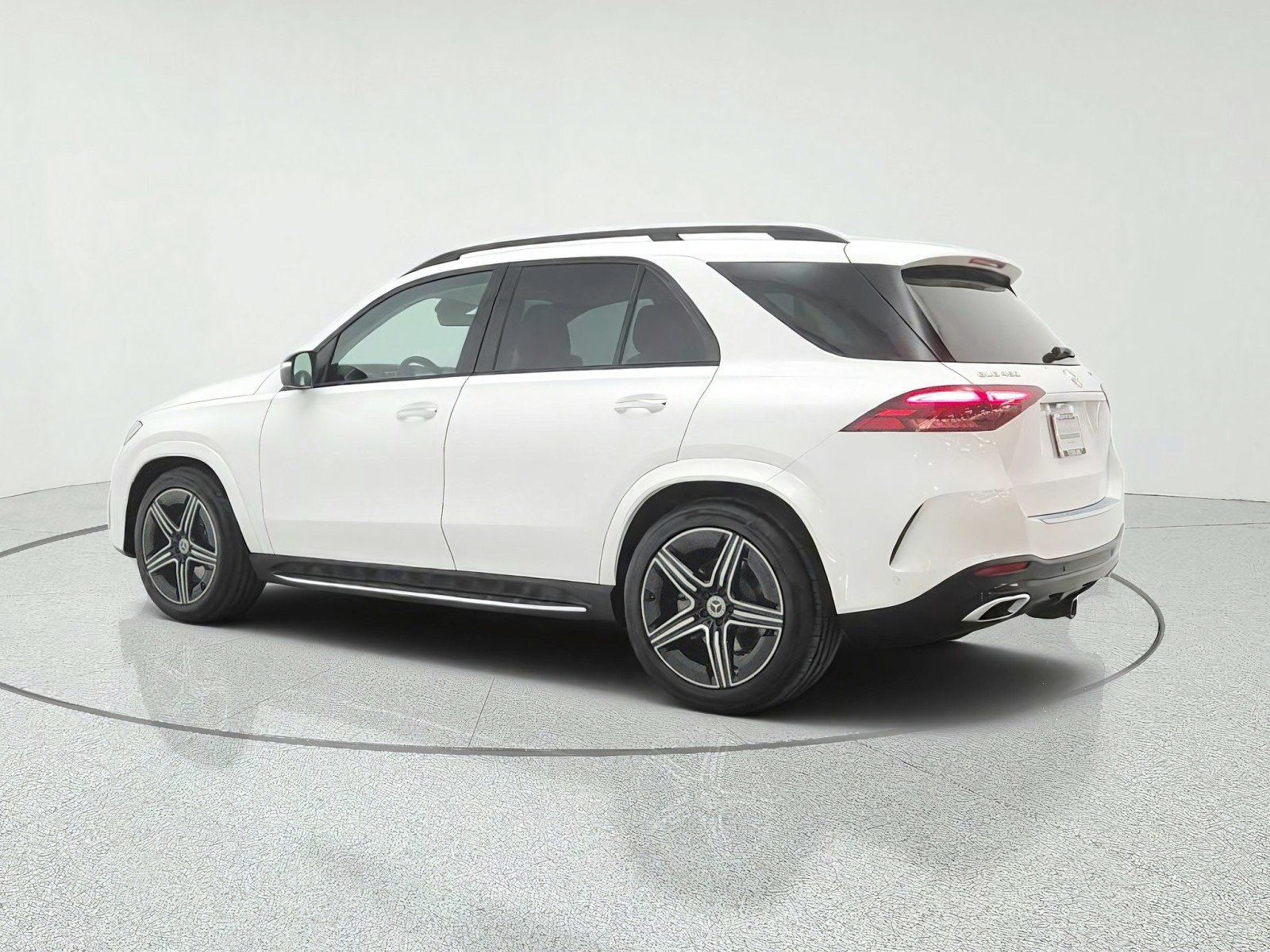 Used 2024 Polar White Mercedes-Benz GLE 450 4MATIC® SUV image 7