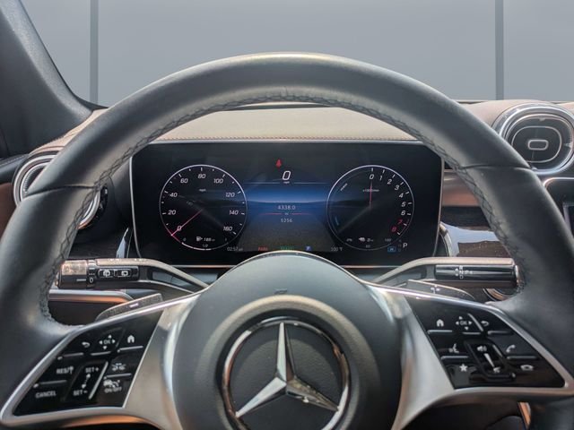 Used 2025  Mercedes-Benz GLC 350e image 31