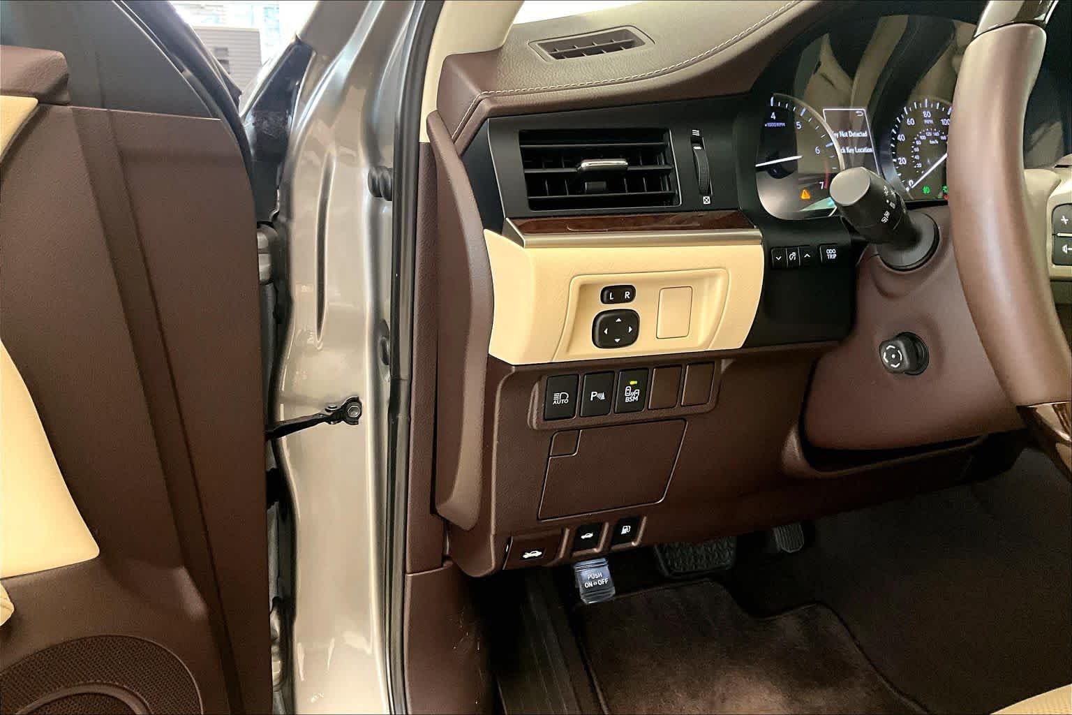 Used 2018 Atomic Silver Lexus  image 29