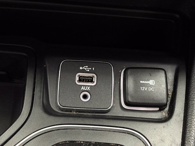 Used 2019 Black Jeep Latitude image 41
