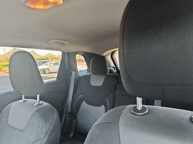 Used 2018 Bright White Clearcoat Jeep Latitude image 15