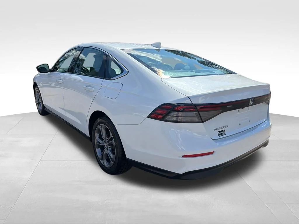 Used 2024 White Honda EX image 3