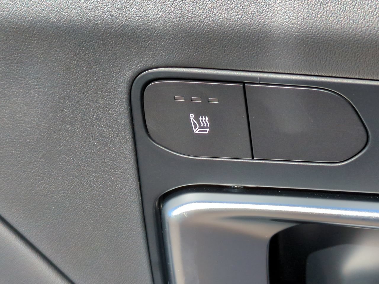 New 2025 Snow White Pearl Kia GT-Line Turbo image 27