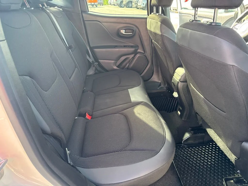 Certified Used 2020 Alpine White Clearcoat Jeep Latitude image 37