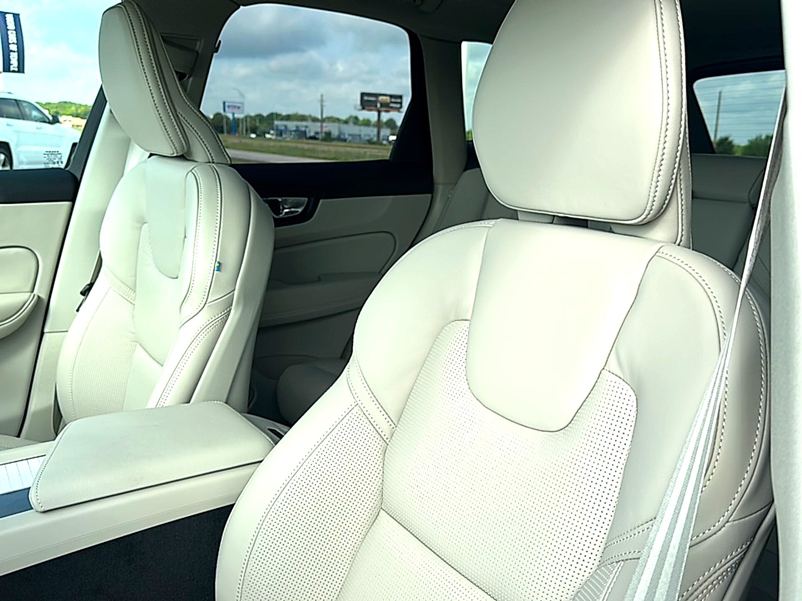 2026 Volvo XC60 Ultra - Photo 11