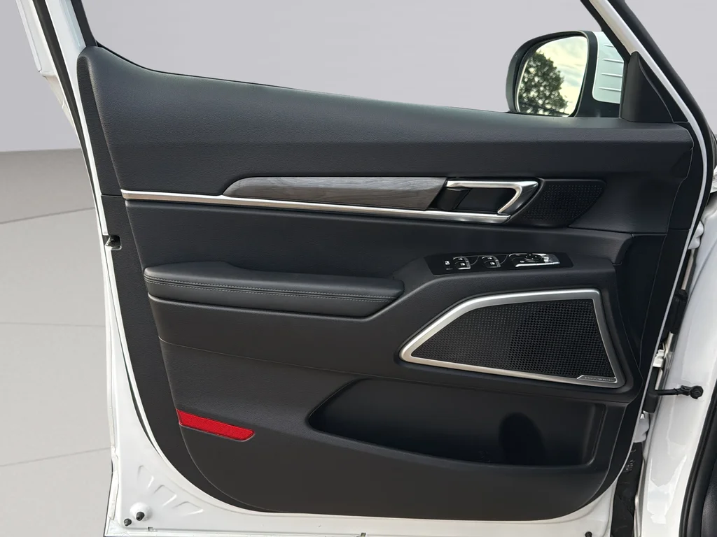 Used 2023 Glacial White Pearl Kia EX X-Line image 24