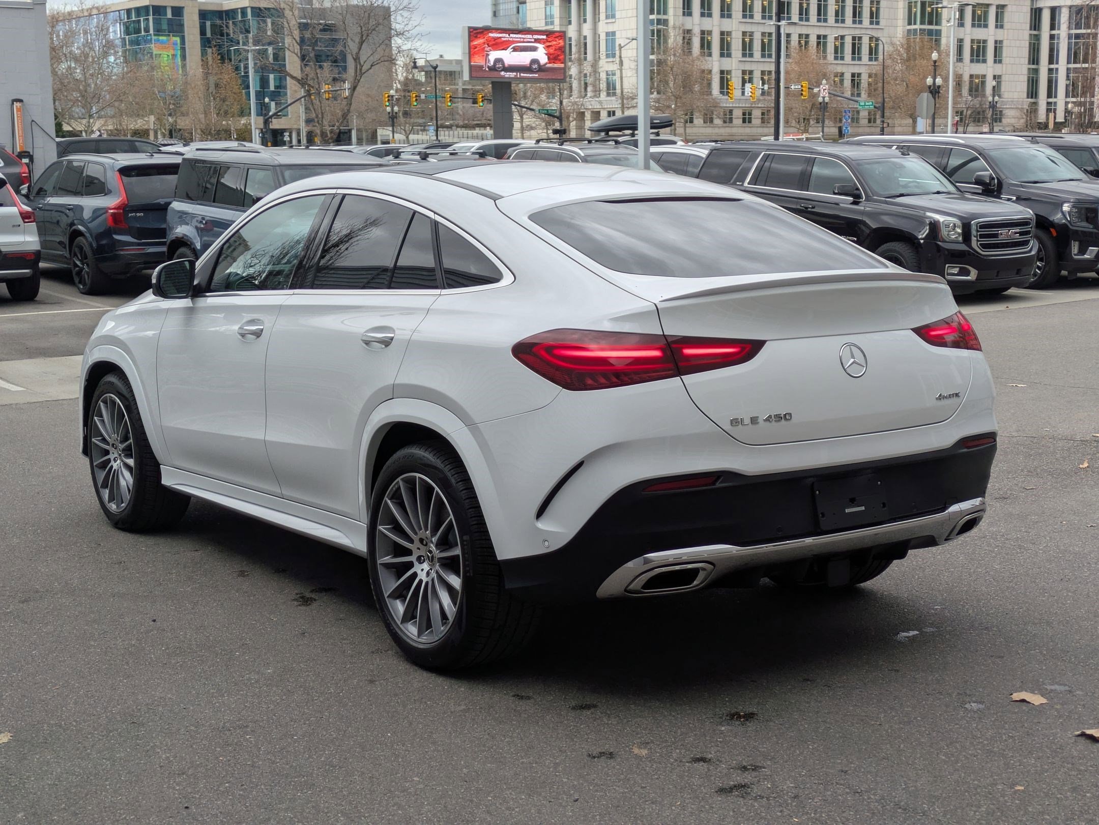 New 2026 MANUFAKTUR Moonlight White Metallic Mercedes-Benz GLE 450 image 23