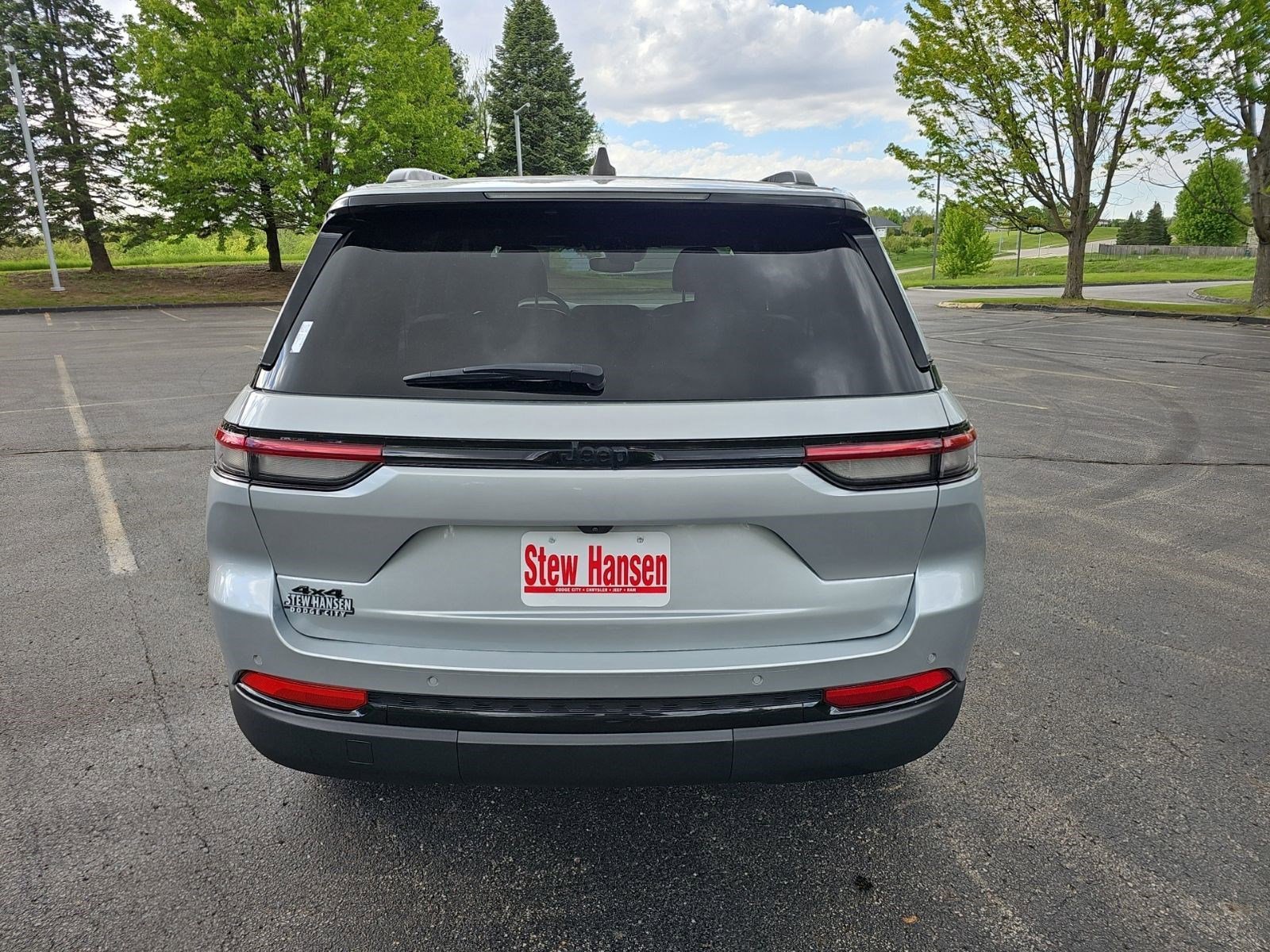 Certified Used 2024 Silver Zynith Jeep Altitude image 4
