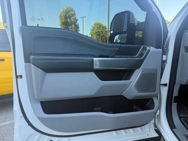 Used 2023  Ford Limited image 13
