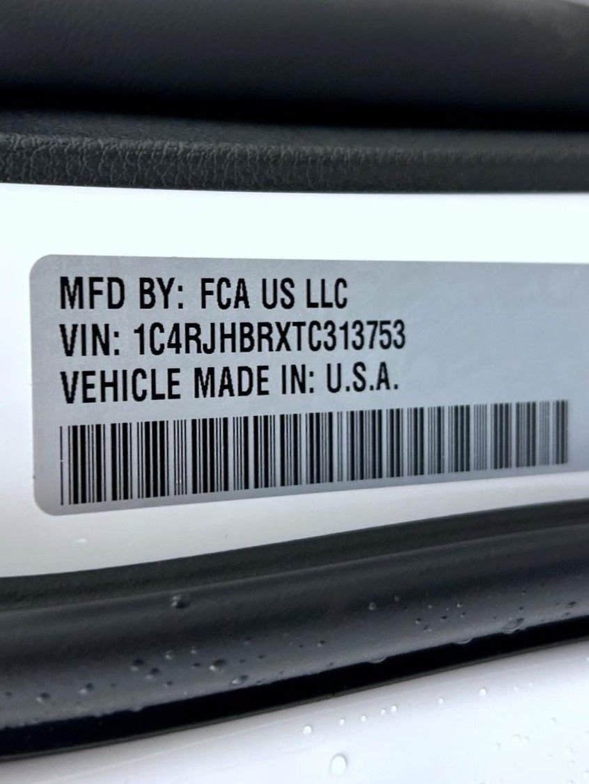 New 2026 Bright White Clear-Coat Exterior Paint Jeep Limited image 26