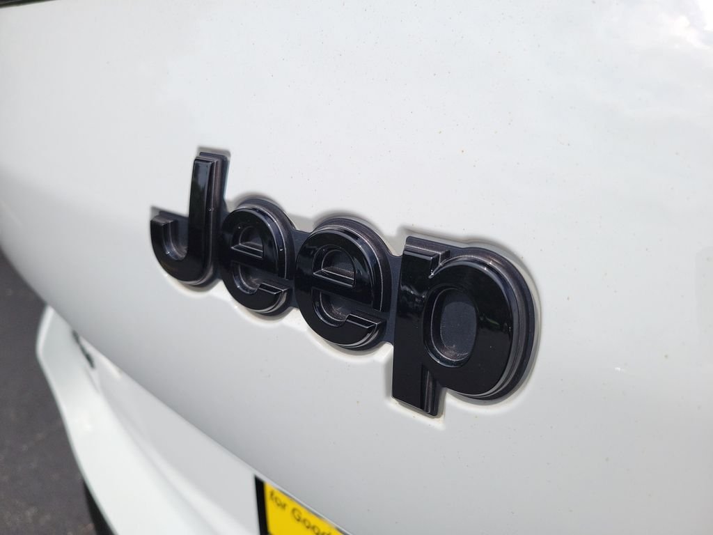 Used 2024 White Jeep Limited image 6