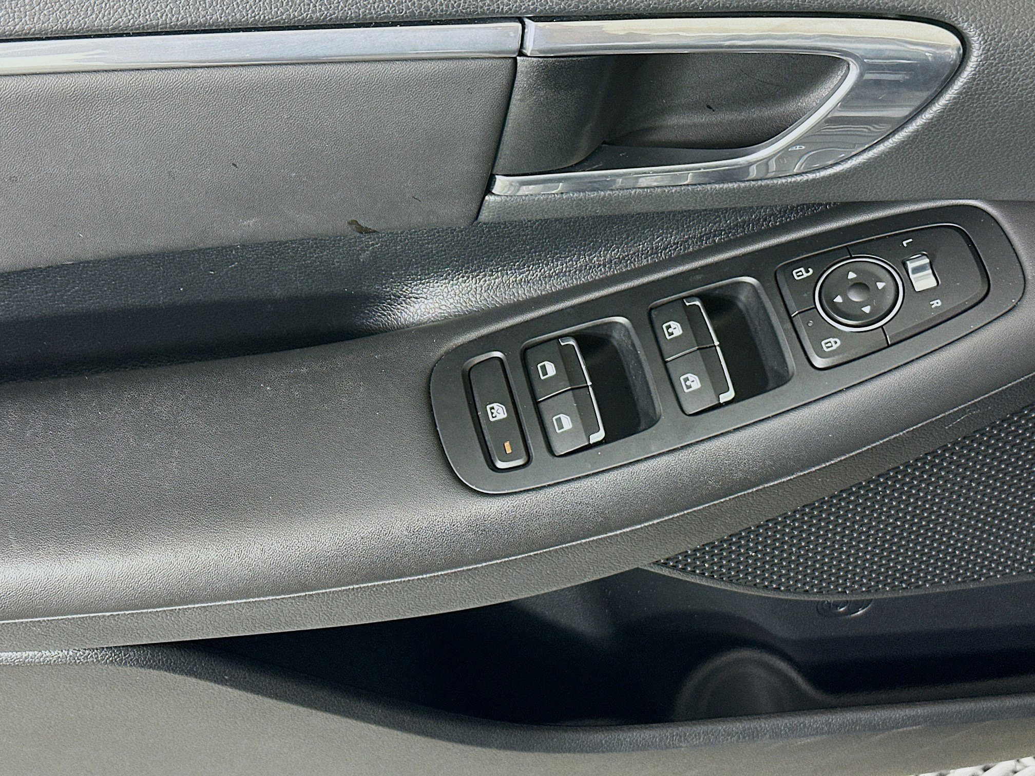 Used 2023 Portofino Gray Hyundai SEL image 14