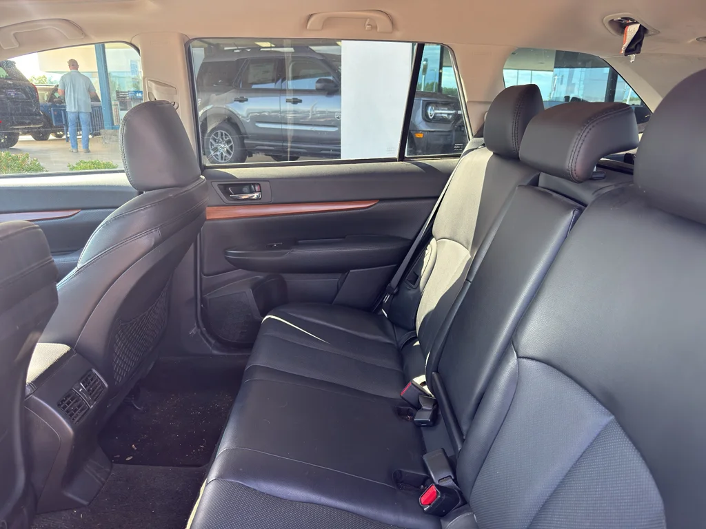 Used 2013  Subaru 2.5i Limited image 3