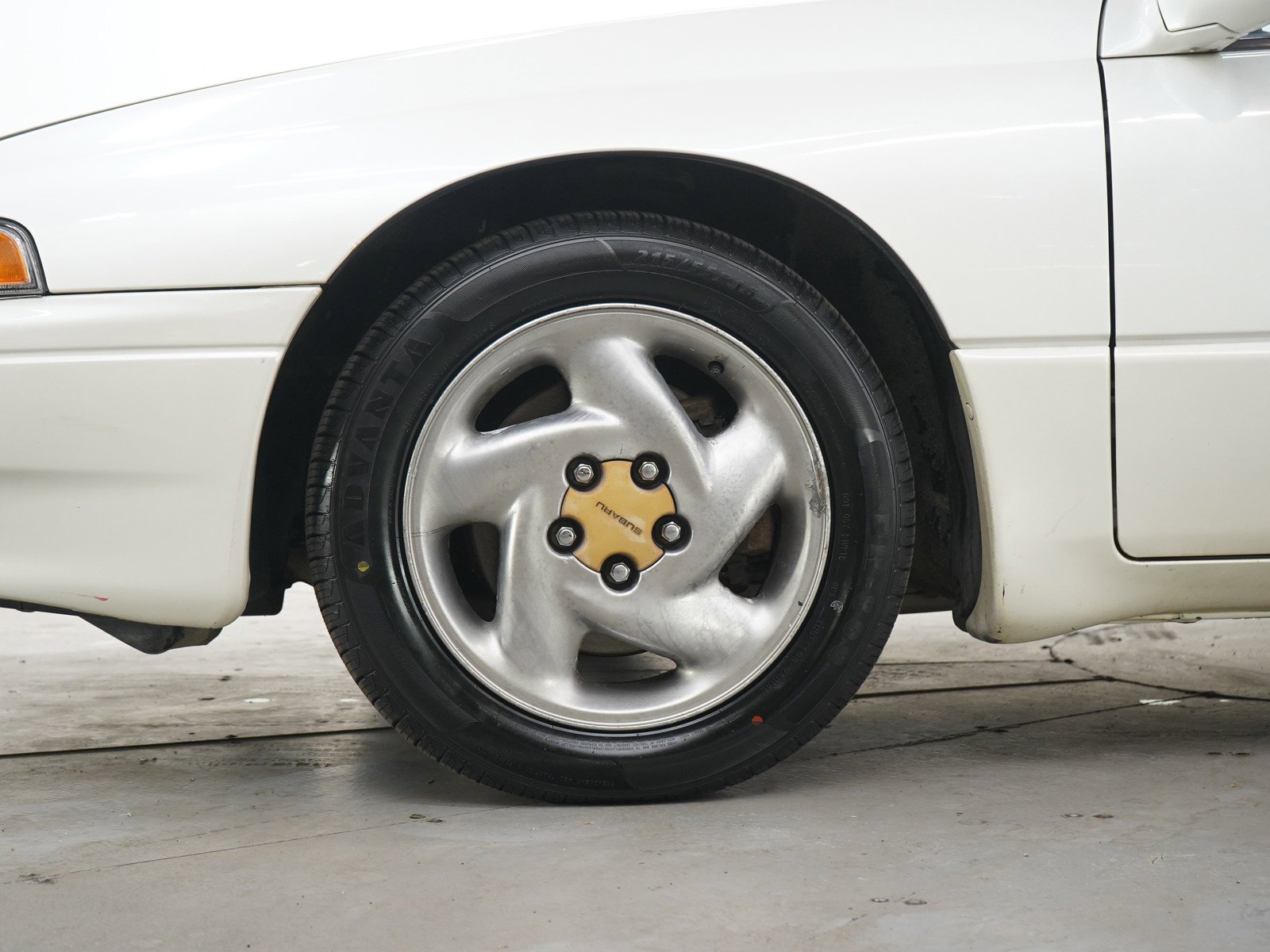 Used 1992 White Subaru  image 23