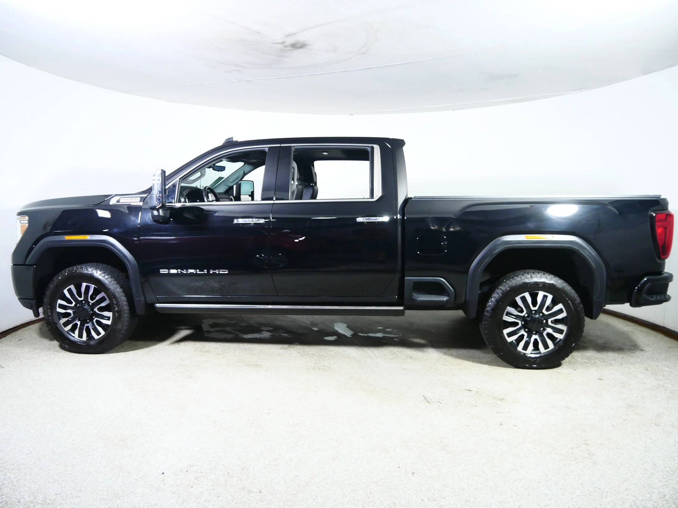 Used 2022 Onyx Black GMC Denali image 4
