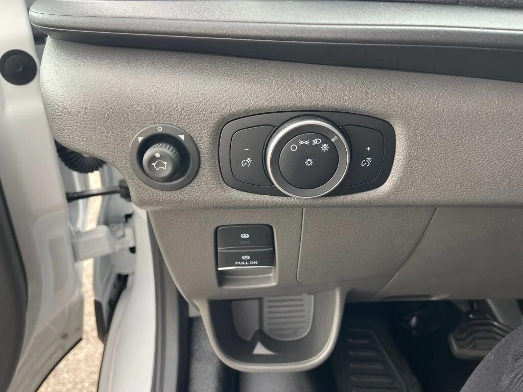 Certified Used 2025 Oxford White Ford  image 18