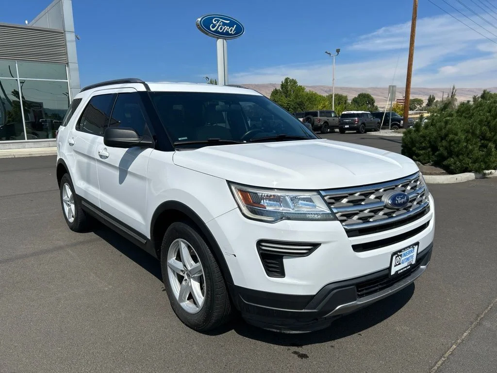 Used 2018 Oxford White Ford XLT image 1