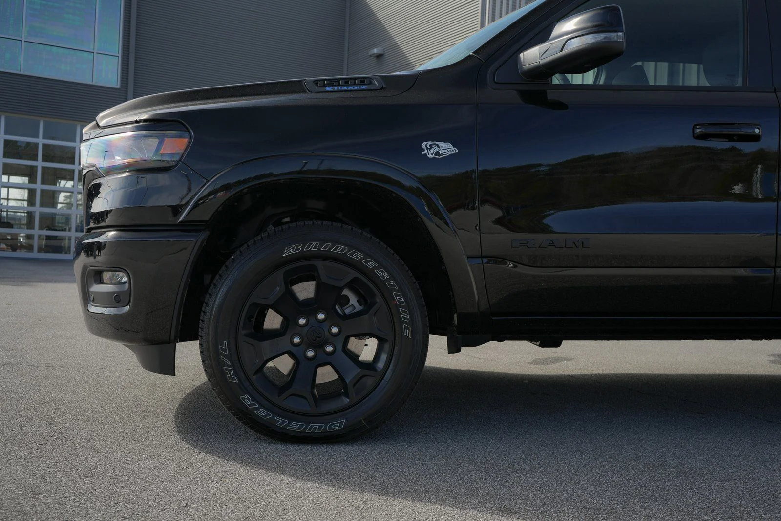 New 2026 Diamond Black Crystal Pearl-Coat Exterior Paint RAM Big Horn/Lone Star image 4