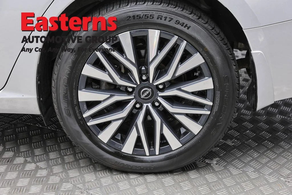 Used 2023 Silver Nissan 2.5 SV image 8