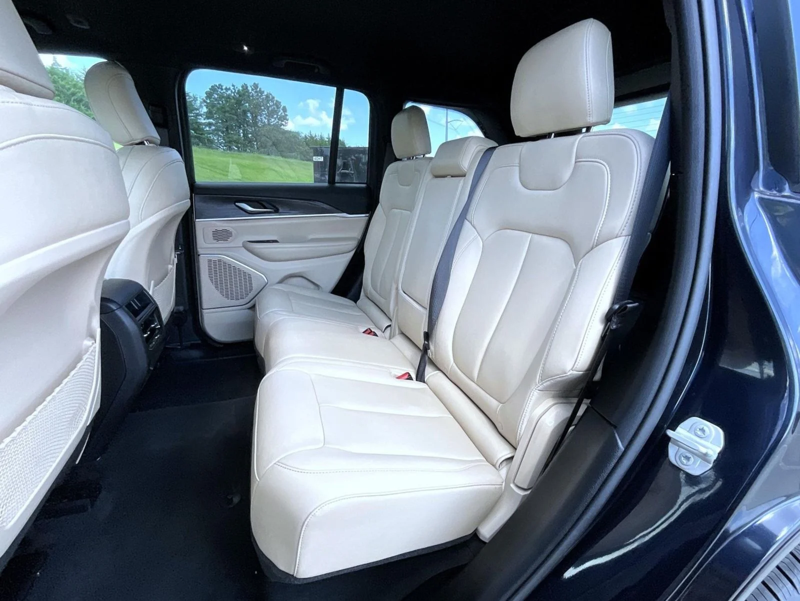 Used 2023 Black Jeep Limited image 20