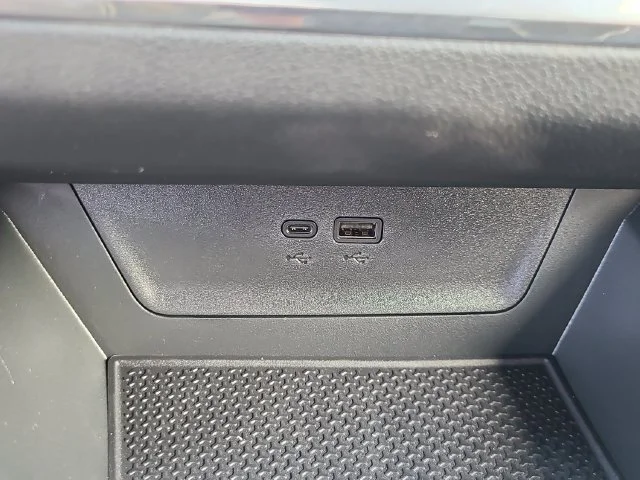New 2027 Summit White Chevrolet LT image 31