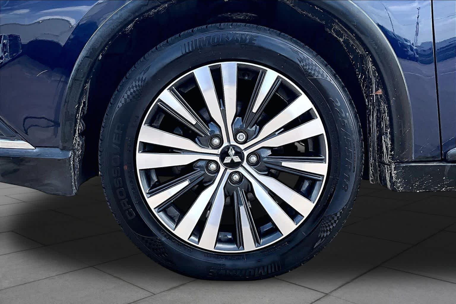 Used 2019 Cosmic Blue Metallic Mitsubishi SEL image 11