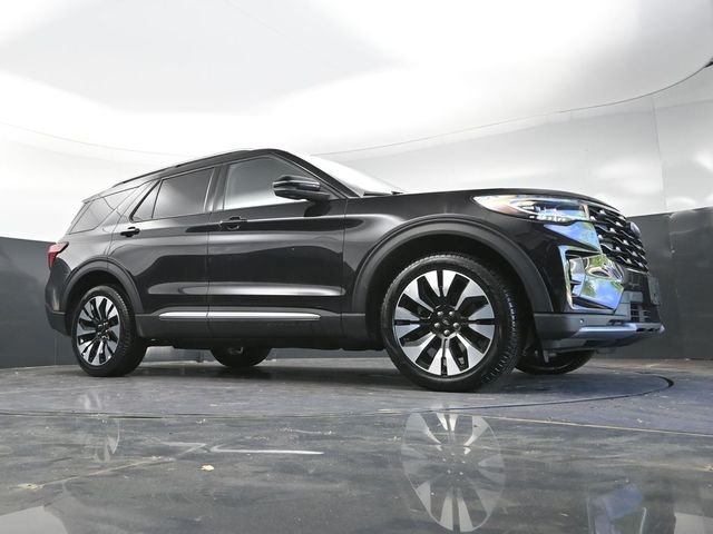 Used 2025 Black Metallic Ford Platinum image 35