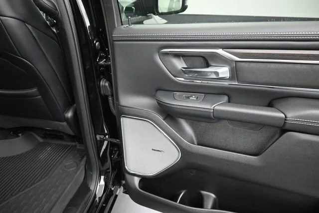 New 2026 Diamond Black Crystal Pearl-Coat Exterior Paint RAM Laramie image 13