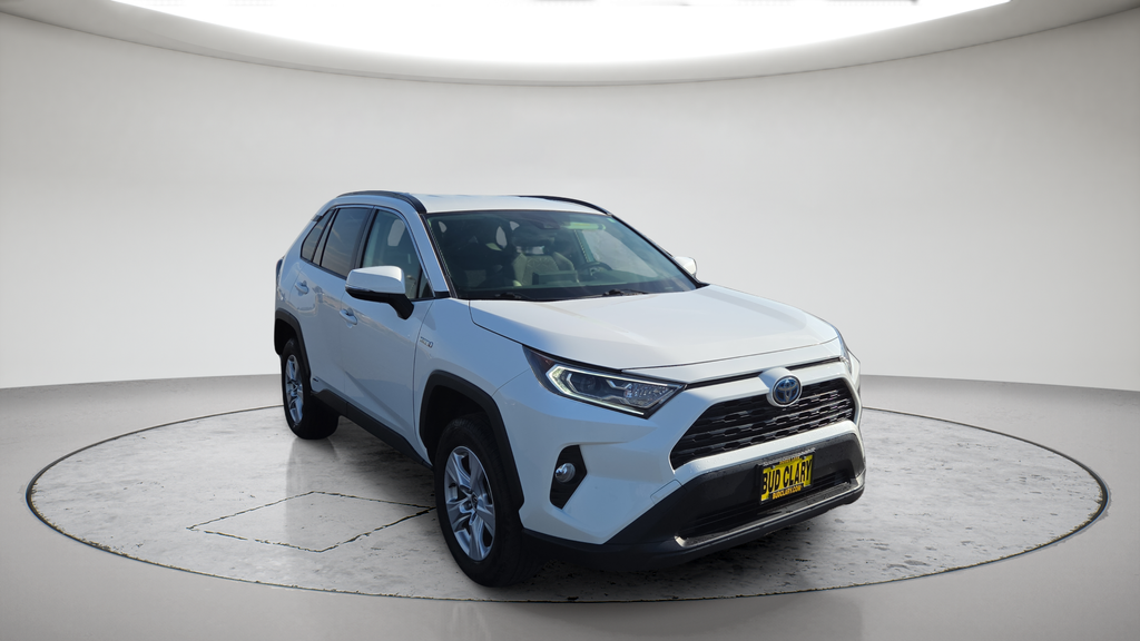 Used 2021 White Toyota XLE image 19
