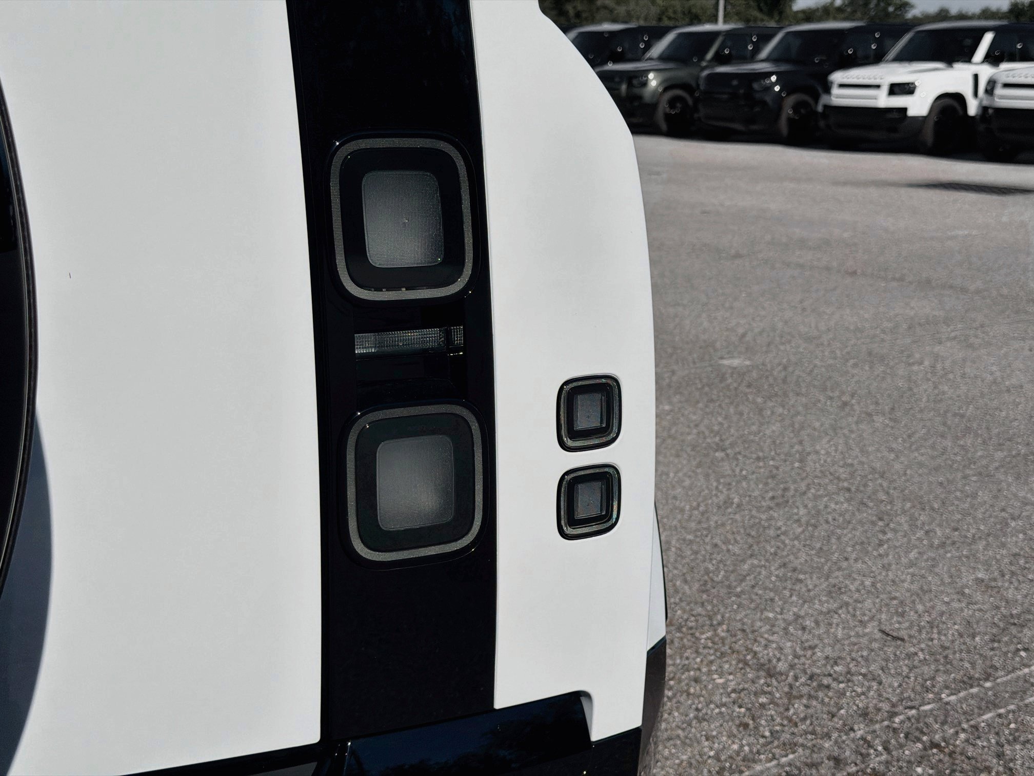 New 2026 Fuji White Land Rover X-Dynamic SE image 10