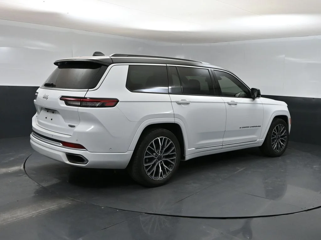 Used 2024 White Jeep Summit image 2