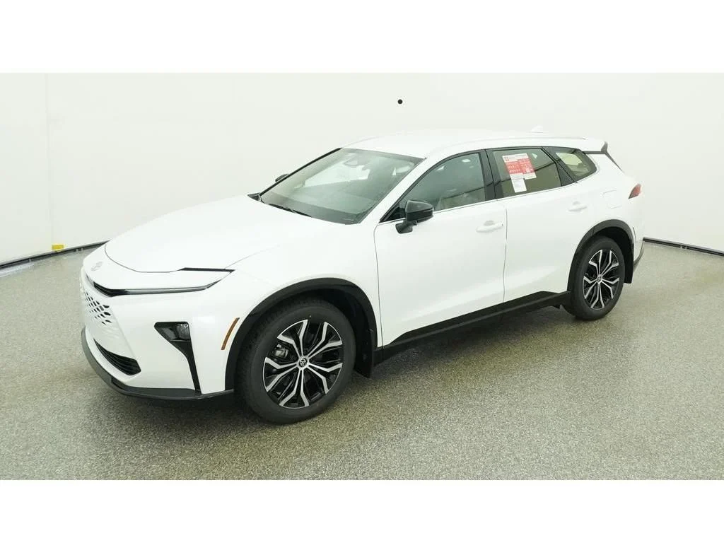 New 2026 Oxygen White Toyota XLE image 1