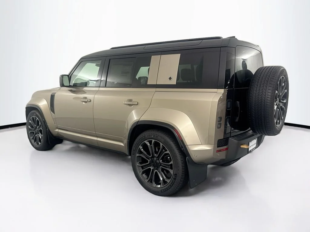 New 2026 Petra Copper Land Rover OCTA image 7