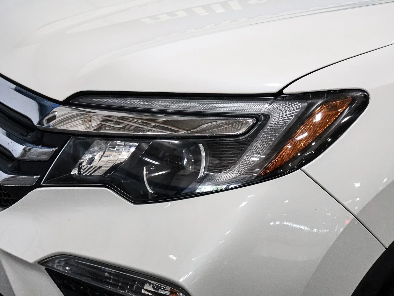 Used 2016 White Diamond Pearl Honda EX-L image 14